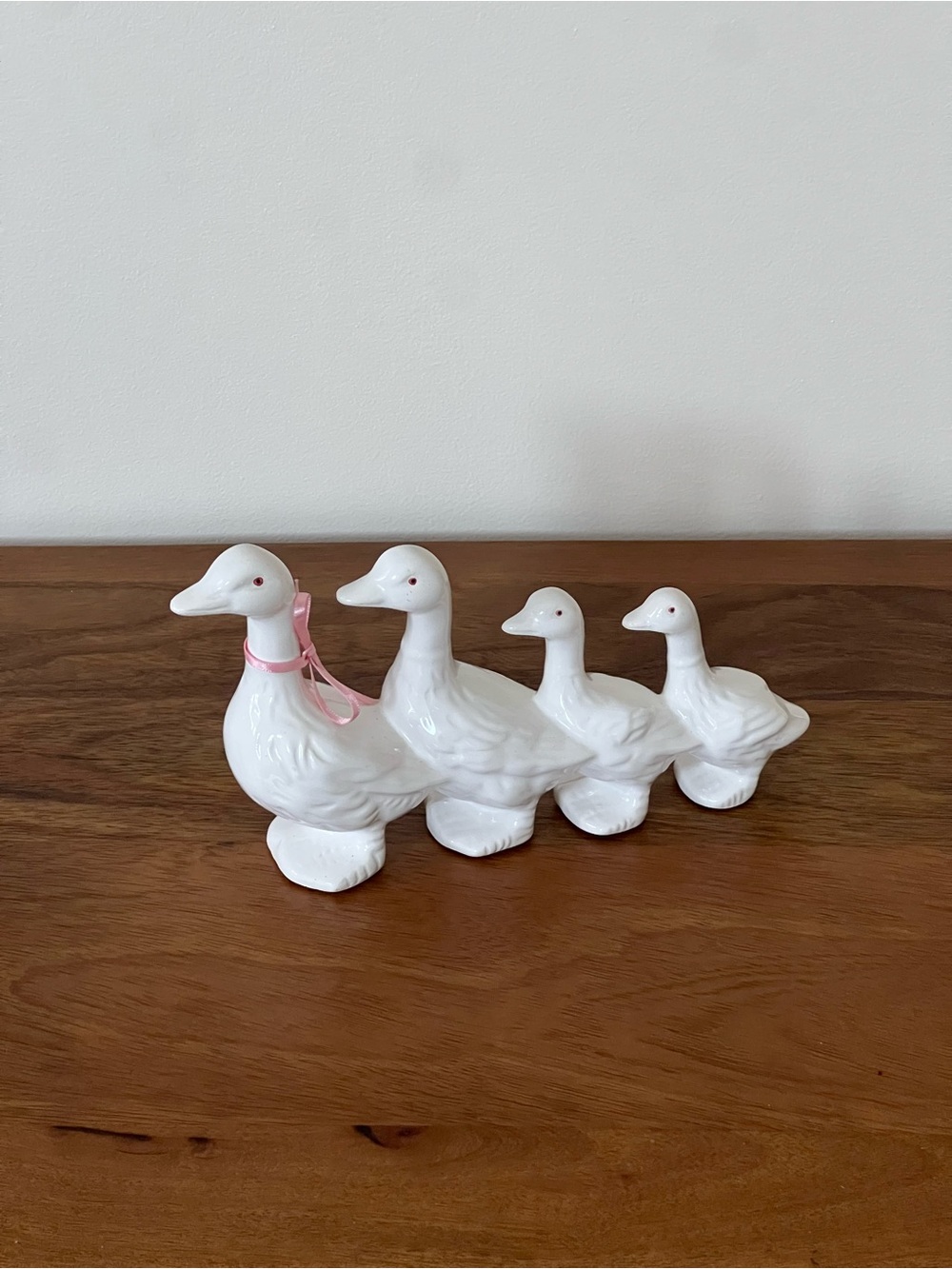 Vintage White Goose Family Figurine - 4 in a Row